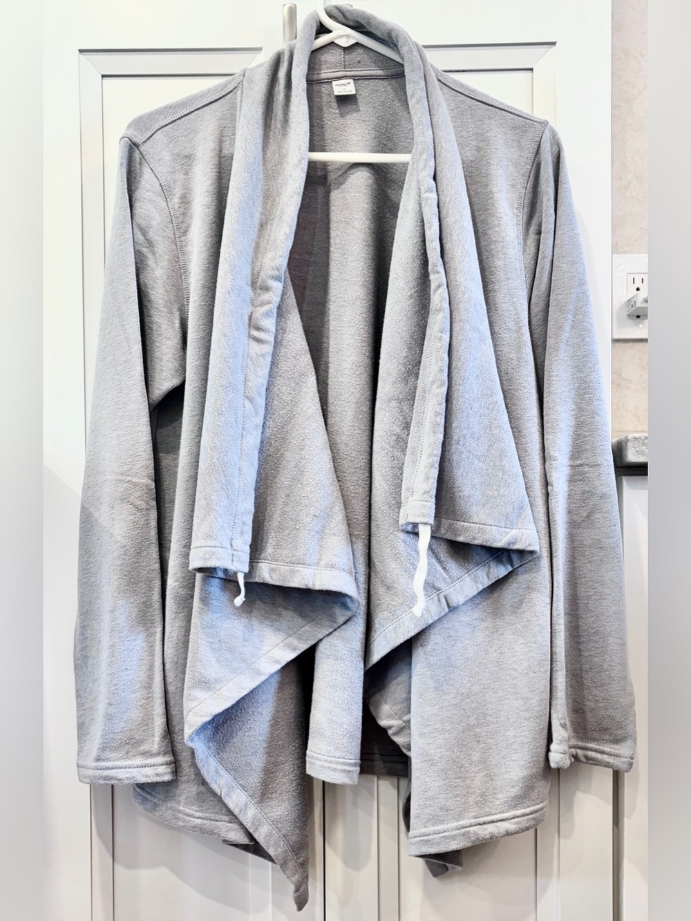 🩶 Old Navy Wrap Sweatshirt